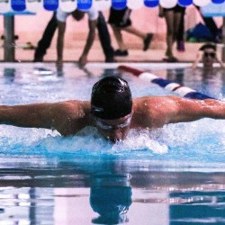Van estudiantes del Tec de Monterrey por nacional de natación