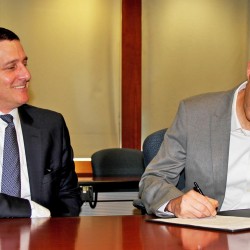 Directivos del Tec y AWS firmaron un acuerdo de colaboración.