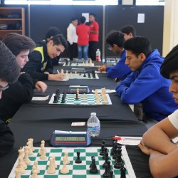2019. Equipo de ajedrez del campus San Luis en una partida de ajedrez.
