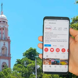 Dispositivo móvil mostrando el instagram de Descubre Culiacán con catedral de fondo