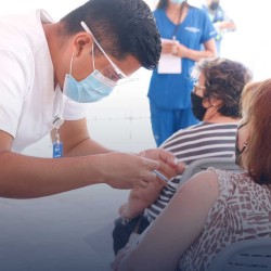 Vacunan más de 2 mil 400 personas en campus Monterrey
