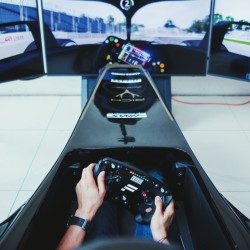 Mexican creates simulators for Formula 1
