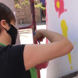 La EXATEC egresada de Licenciatura en Administración de Empresas ha cumplido su objetivo de ser pintora. Foto: Ise Vargas.