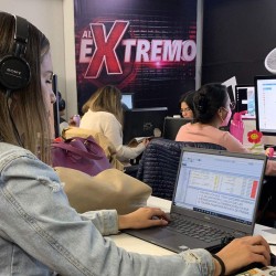 Kariana Colmenero trabaja en el programa de TV Al Extremo