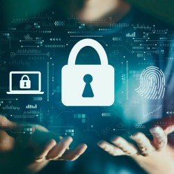 La ciberseguridad consiste en proteger con tecnología y protocolos de los usuarios buscando salvaguardar la información y sistemas informáticos de ataques de hackers y ciberdelincuentes.