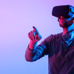 Fun and virtual reality: the PrepaTec Physics course