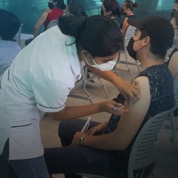 Vacunan a más de 11 mil jóvenes en el Tec