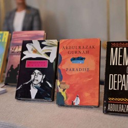 Abdulrazak Gurnah, es el Premio Nobel de Literatura por su interés en los efectos del colonialismo y el destino de los refugiados