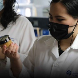 Alumnos del campus Monterrey crearon cremas cosméticas en actividad de Semana i