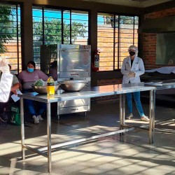 Alumnas de nutrición del Tec Guadalajara aplicaron sus conocimientos y crean menús nutritivos para comunidad marginada.