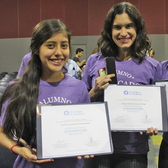 Daniela Montealegre, Andrea Sosa y Martha Carolina Elizondo, alumnas de la carrera de Biotecnología