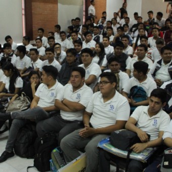 Alumnos del CBTIS 187 Tamazunchale celebraron a sus compañeros Humberto y Felipe que se estudiarán en el Tecnológico de Monterrey