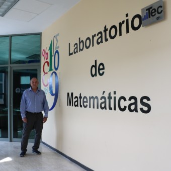 Ramón pasa la mayor parte de su tiempo en el Laboratorio de Matemáticas.