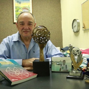 Ramón Llanes Fernández ganador del premio nacional Profesor Inspirador