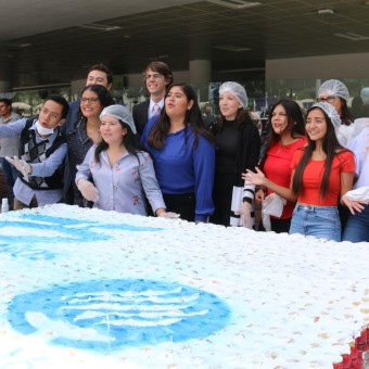 Un gran pastel por el #75añosTec se repartió entre los alumnos en Guadalajara.