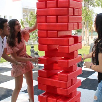 Students playing “Jenga Giant” at the Irapuato campus.