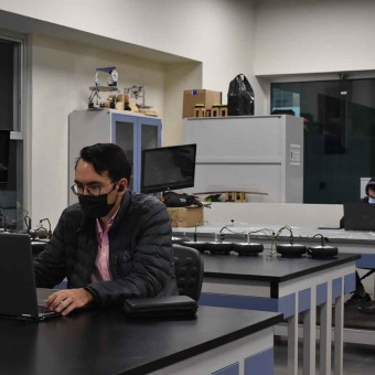 Tec Guadalajara reanuda actividad en laboratorios del campus. 