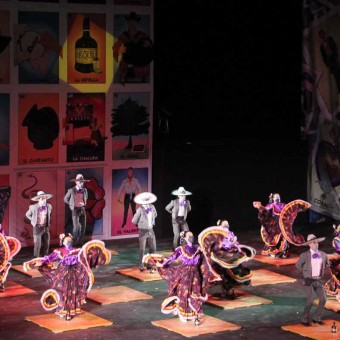 Bailarines de "La Lotería" en el Auditorio Luis Elizondo